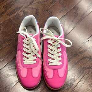 La Sheelah sneakers, size 6
